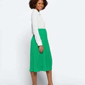 New Skies Are Blue Jacira  Green Pleated Skirt Size XL